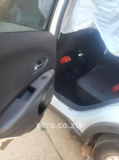 Picture of HONDA VEZEL WRECK FOR SALE (WHITE)
