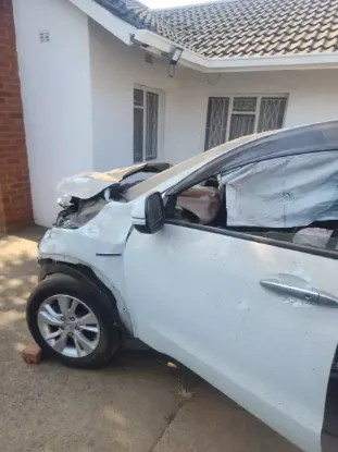 Picture of HONDA VEZEL WRECK FOR SALE (WHITE)