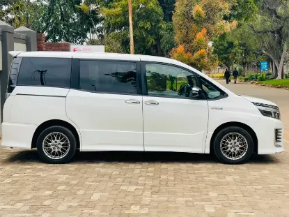 Picture of Toyota Voxy 2018