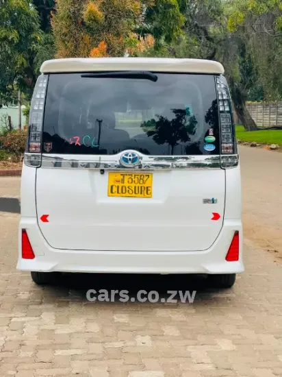 Picture of Toyota Voxy 2018