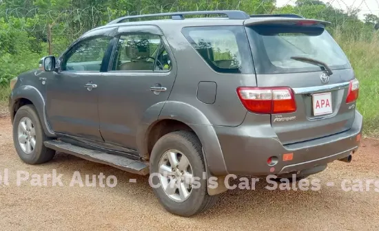 Picture of Toyota Fortuner 2009