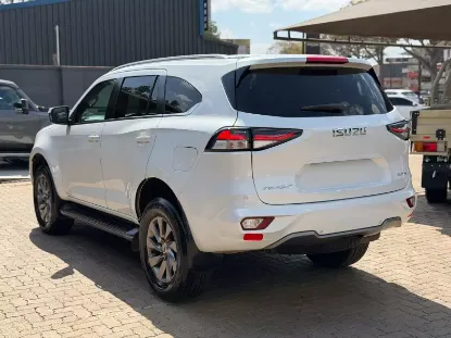 Picture of Isuzu Mu-X 2021