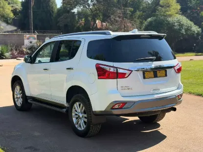 Picture of Isuzu Mu-X 2019