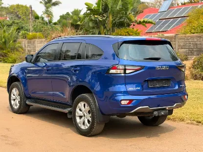 Picture of Isuzu Mu-X 2023