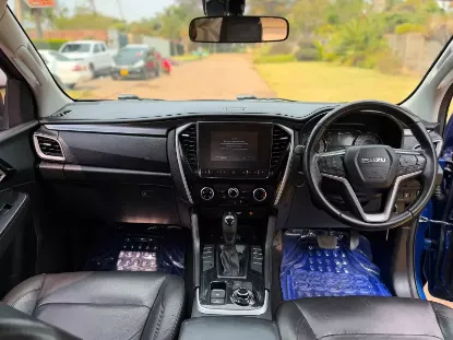 Picture of Isuzu Mu-X 2023