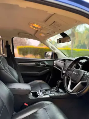 Picture of Isuzu Mu-X 2023