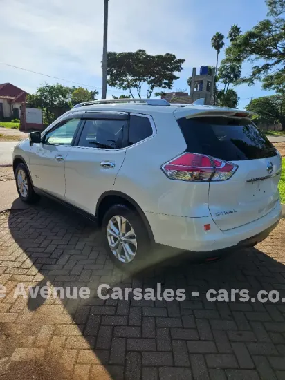 Picture of Nissan Non hybrid 2016