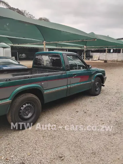 Picture of Mazda B2500 1997
