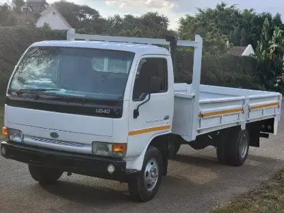 Picture of Nissan UD40 2014
