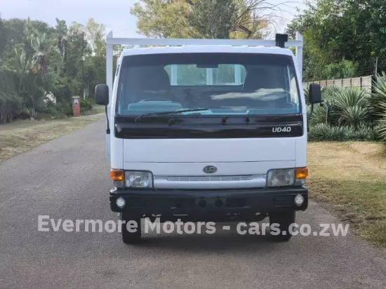 Picture of Nissan UD40 2014