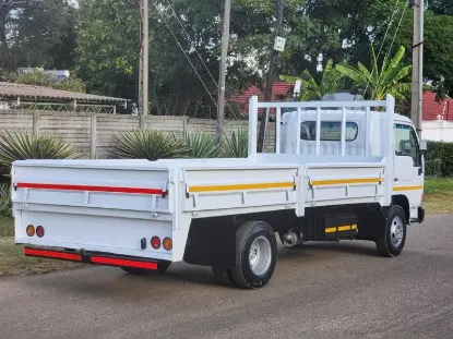 Picture of Nissan UD40 2014