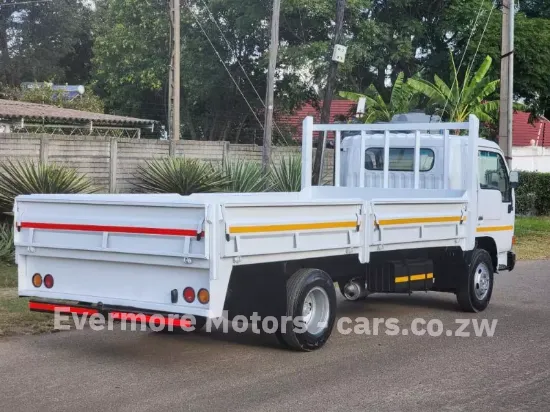 Picture of Nissan UD40 2014