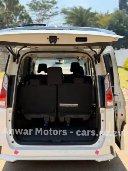 Picture of Nissan Serena 2017