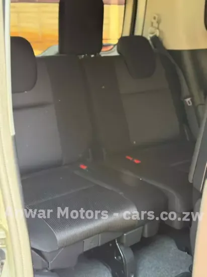 Picture of Nissan Serena 2017