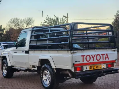 Picture of Toyota Land Cruiser 2015
