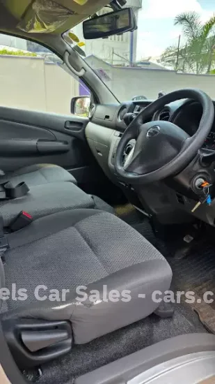 Picture of Nissan NV350 2020