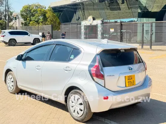 Picture of Toyota Aqua 2016