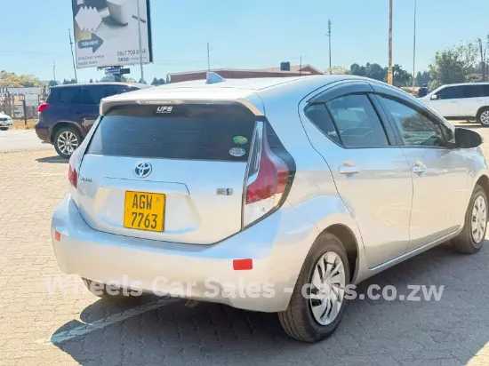 Picture of Toyota Aqua 2016