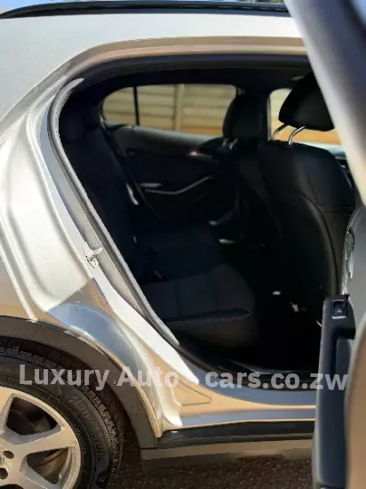 Picture of Mercedes Benz GLA180 2017