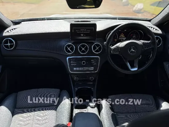 Picture of Mercedes Benz GLA180 2017