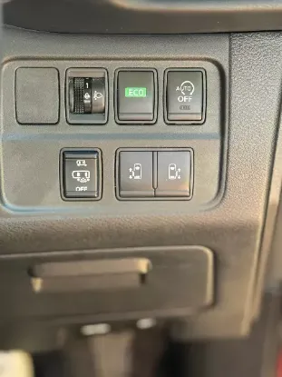 Picture of Nissan Serena 2017