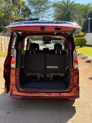 Picture of Nissan Serena 2017