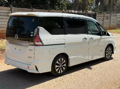 Picture of Nissan Serena 2017