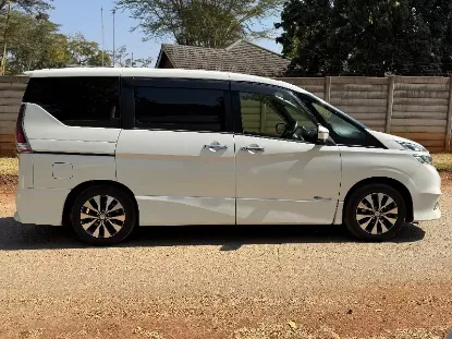 Picture of Nissan Serena 2017