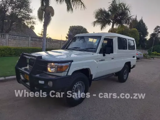 Picture of Toyota Land Cruiser 2016