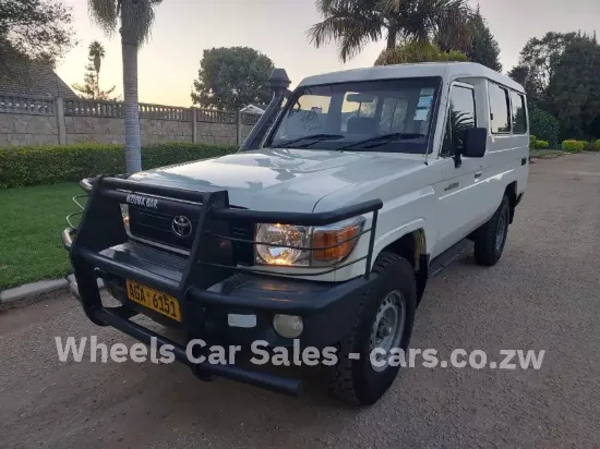 Picture of Toyota Land Cruiser 2016