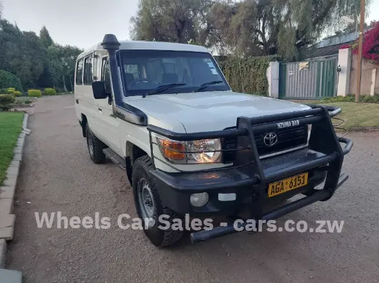 Picture of Toyota Land Cruiser 2016