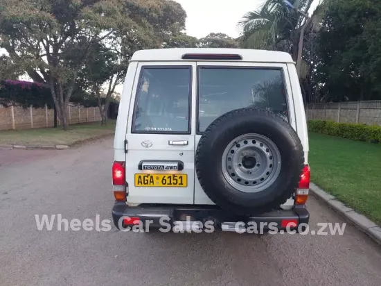 Picture of Toyota Land Cruiser 2016