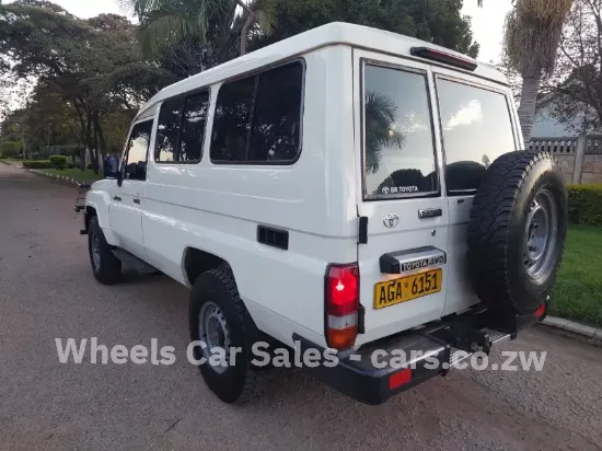 Picture of Toyota Land Cruiser 2016