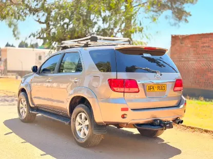 Picture of Toyota Fortuner 2009