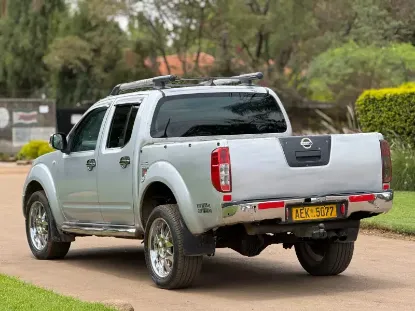 Picture of Nissan Navara 2010