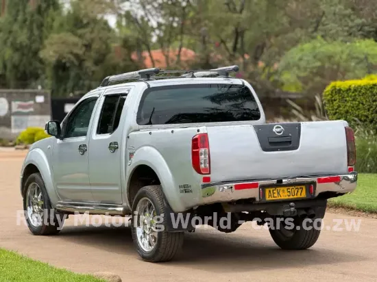 Picture of Nissan Navara 2010