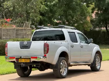 Picture of Nissan Navara 2010