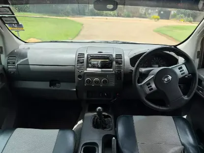 Picture of Nissan Navara 2010