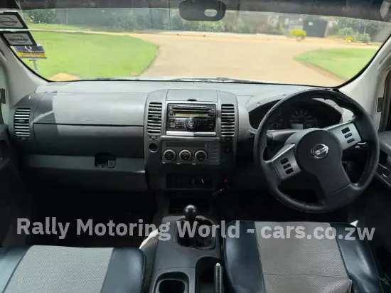 Picture of Nissan Navara 2010