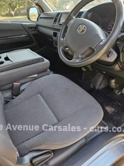 Picture of Toyota Quantam 2017