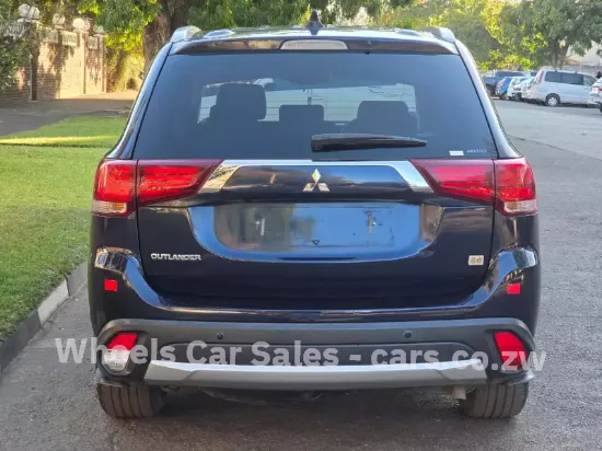 Picture of Mitsubishi Outlander 2017
