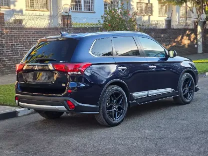 Picture of Mitsubishi Outlander 2017