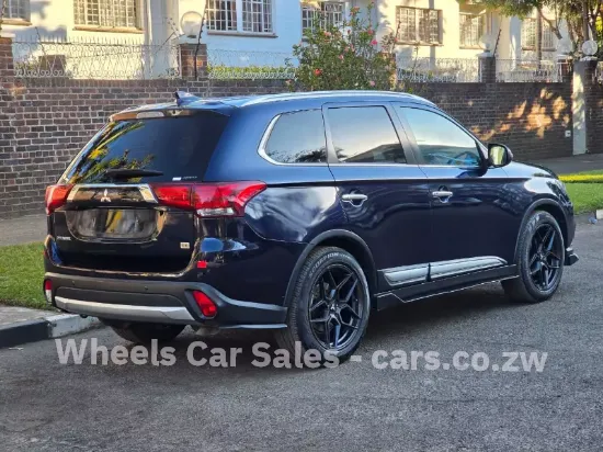 Picture of Mitsubishi Outlander 2017