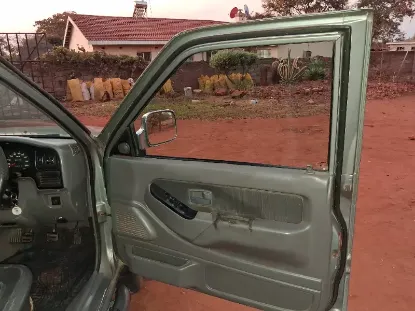 Picture of Isuzu KB280DTLX 2002