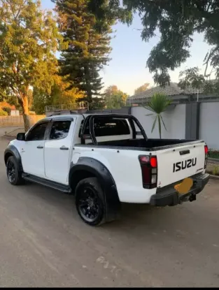 Picture of Isuzu Raider for hire