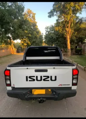 Picture of Isuzu Raider for hire