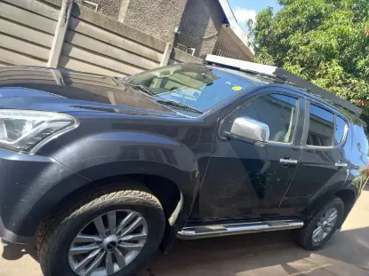 Picture of Isuzu M-UX for Hire