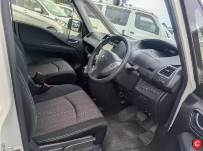 Picture of Nissan Serena 2016