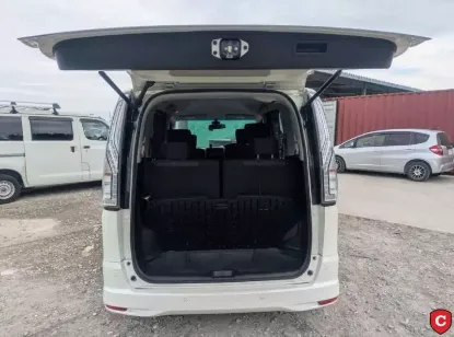 Picture of Nissan Serena 2016