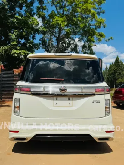 Picture of Nissan Elgrand 2018